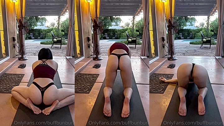 Womanwearingred leaked big booty video