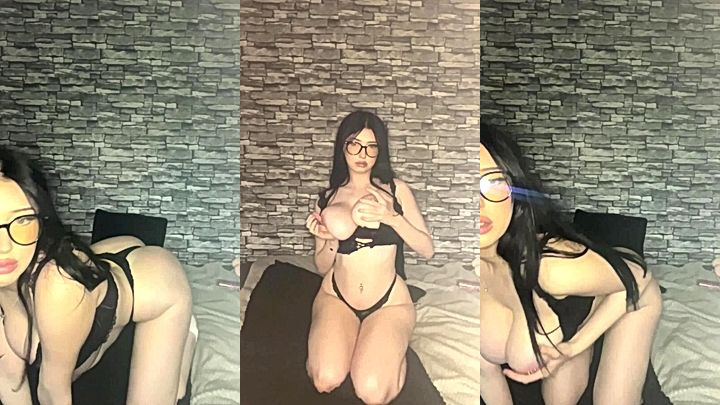 Big Tits Layla Dream removing her clothes leaked