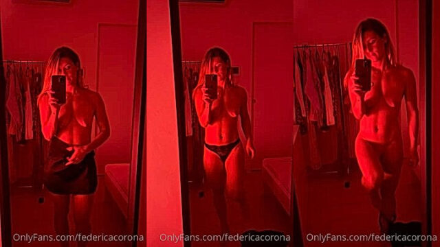 federicacorona showing her nude body in the Dark Room leaked clip