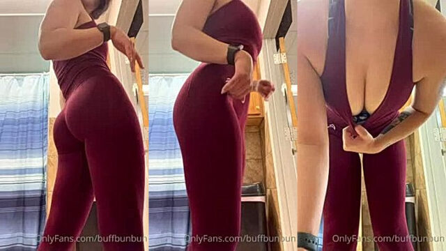 Womanwearingred shaking her big ass teasing leaked video