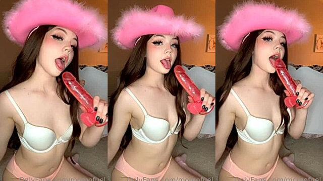 Strawbeariemilkk sucking the toy dick video clip got leaked