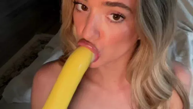 Autumren hot bedroom nude video chat clip got leaked for fans