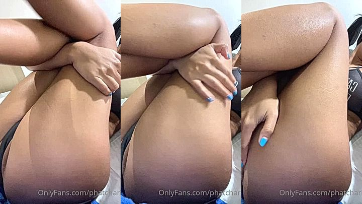hot slut shows her pussy Praewasian leaks