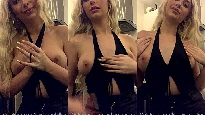 Sexy girl teasing with hot boobs Lillian Phillips leaks