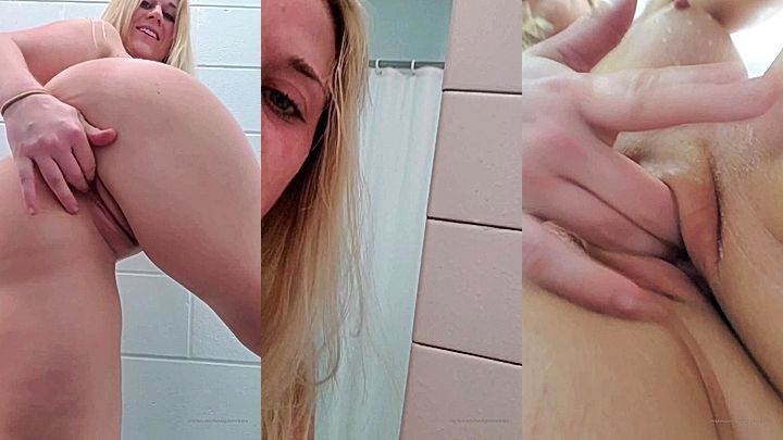 Bubblgummbabe teasing with hot pussy fingering bathroom clip leaks