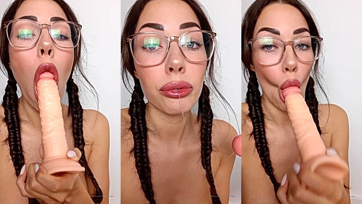 Shaiden Rogue teasing with sextoy sucking leaks