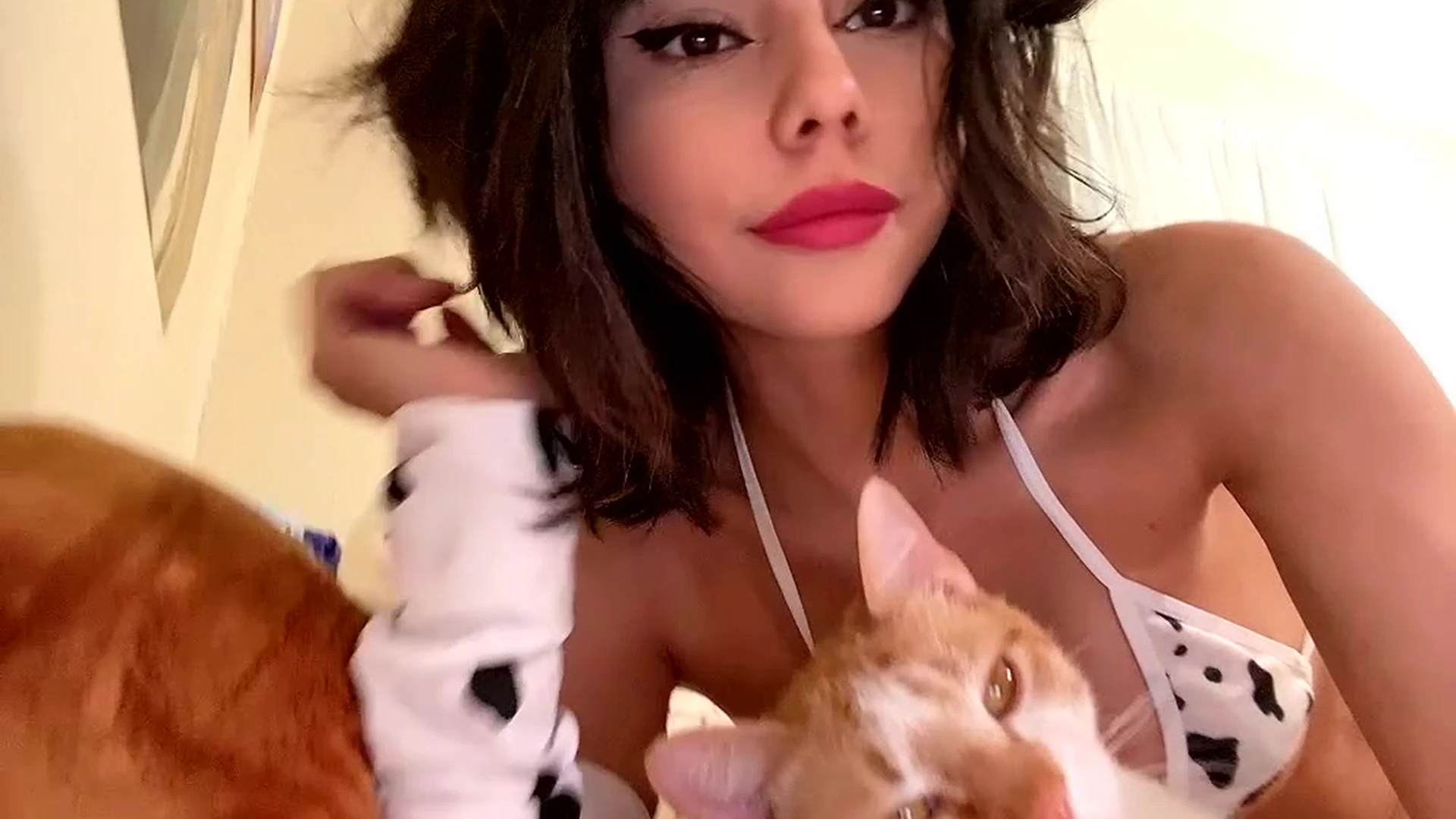 Nekob0icarti loves to shoew off her boobs to her fans