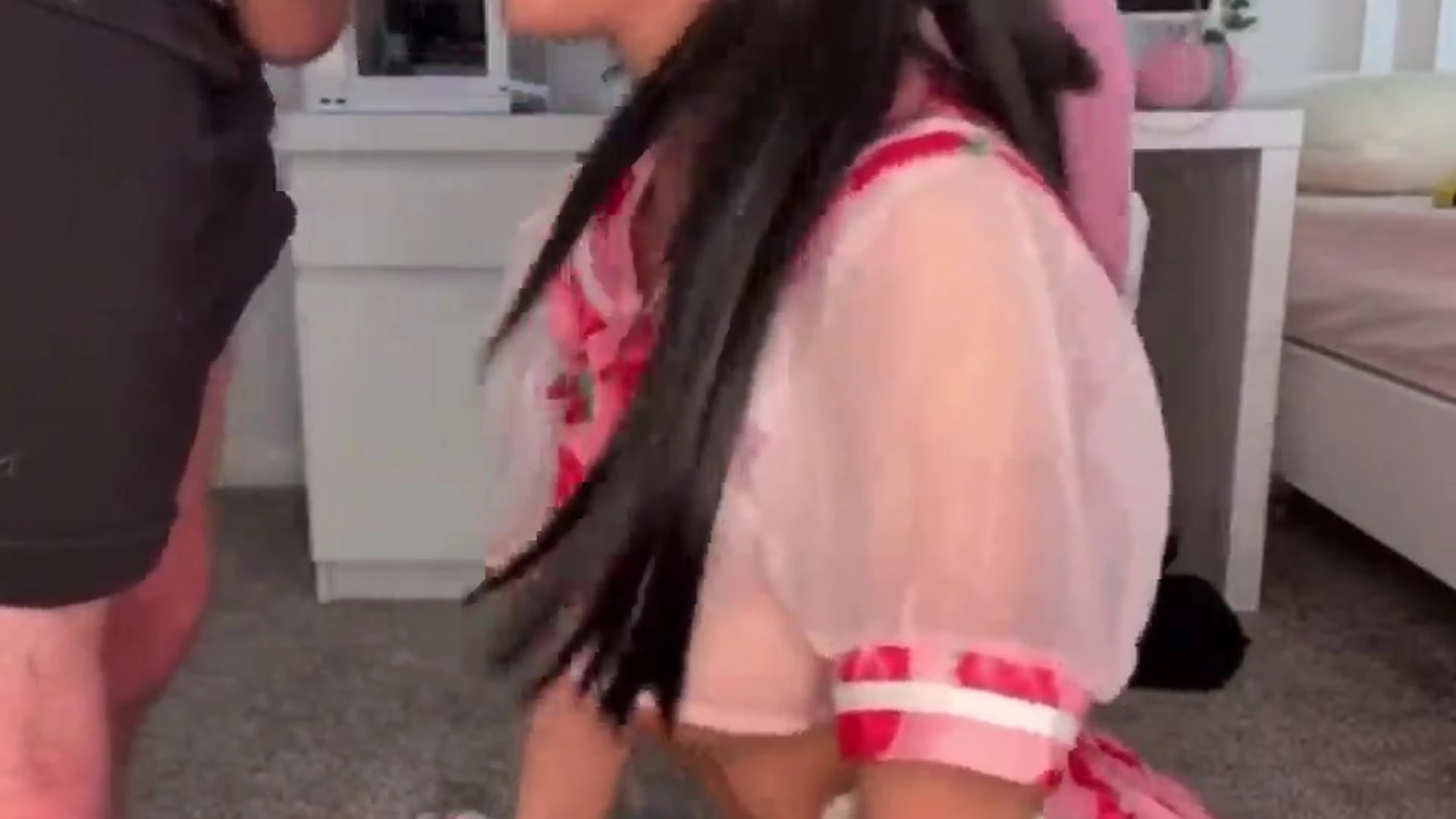 Nekob0icarti couldnt help but suck on a huge cock