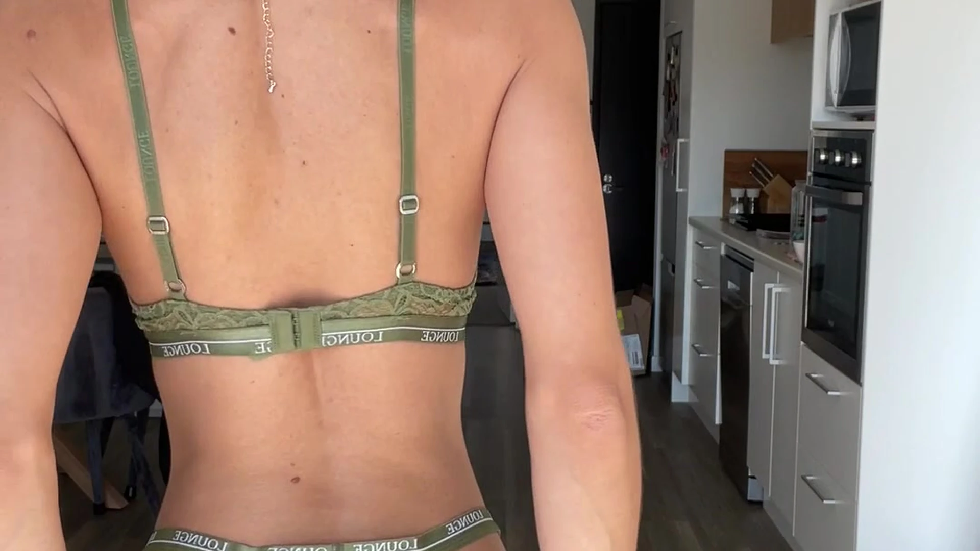 Miss_Dxxx booty tease and bounce her juicy ass for you