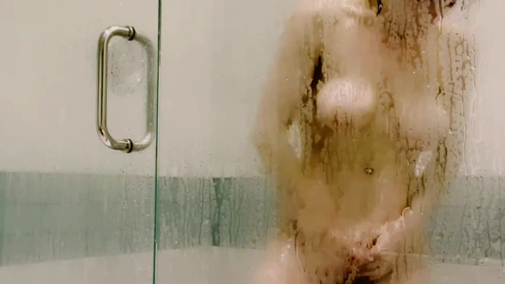 busty girl Mama Fiona playing with her herself in the shower onlyfans leak