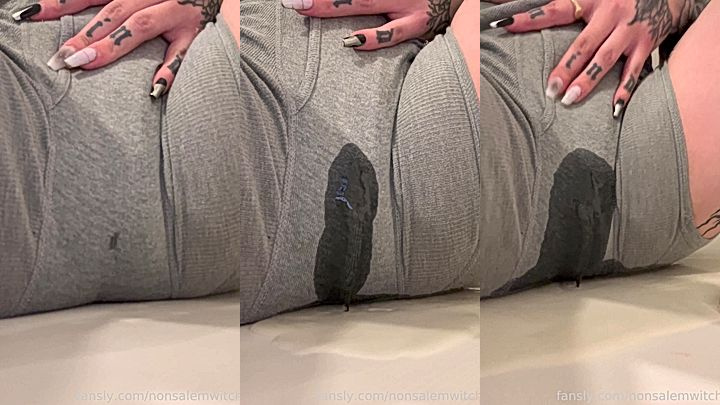 honry model Nonsalemwitch feeling so honry that her underwear get wet want to fuck her still she cum