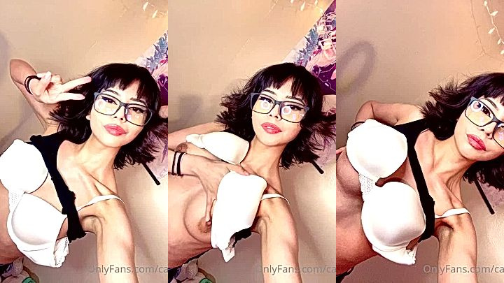 hot chick takes off her bra to show off her amazing boobs