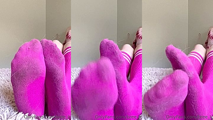 nude video of horny model Bree Louise nice feet