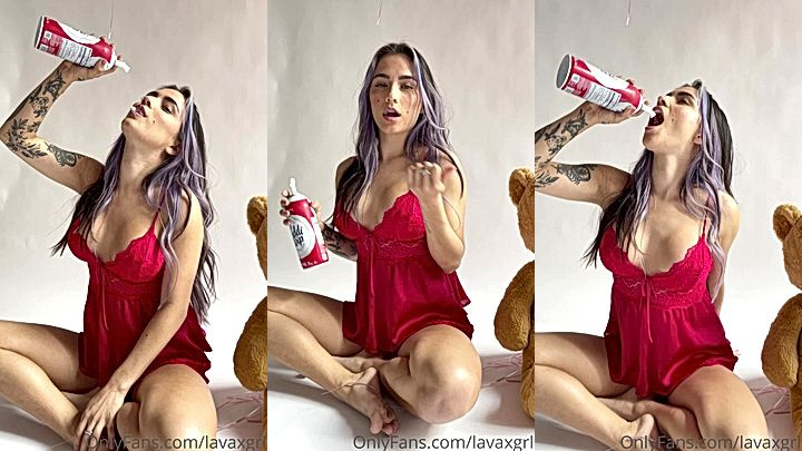 naughty onlyfans model Lavaxgrl looks sexy in lingerie and……..