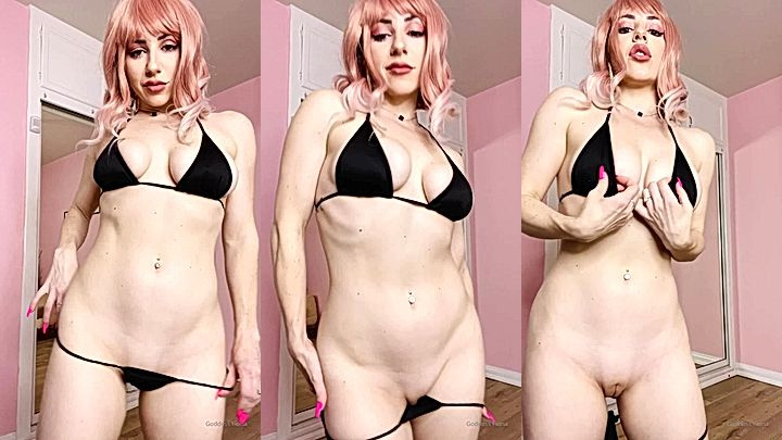 onlyfans american model Mama Fiona fondles her big tits