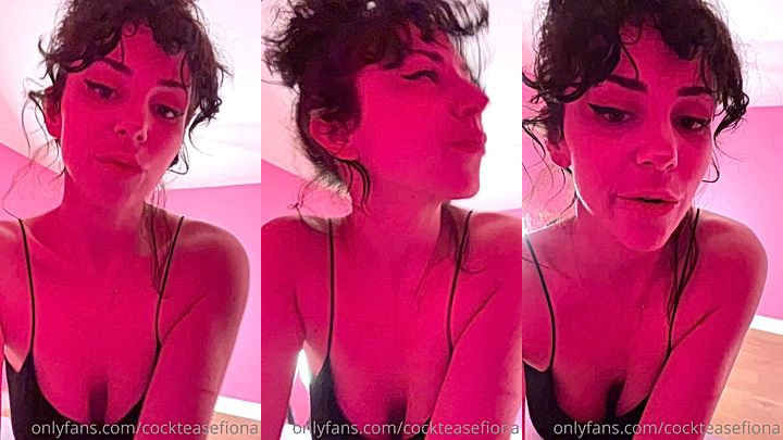 watch naughty slut Mama Fionaplay with herself alone tonight