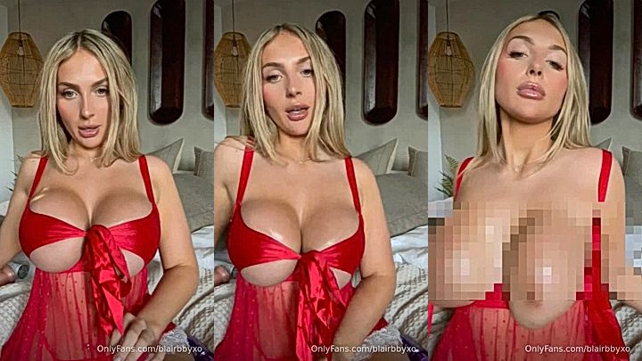 big ass onlyfans model Blairbbyxo  shows huge tits in lingerie