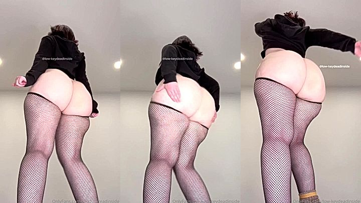 horny onlyfans slut LowKeyDeadInside shaking her big ass hard onlyfans leak