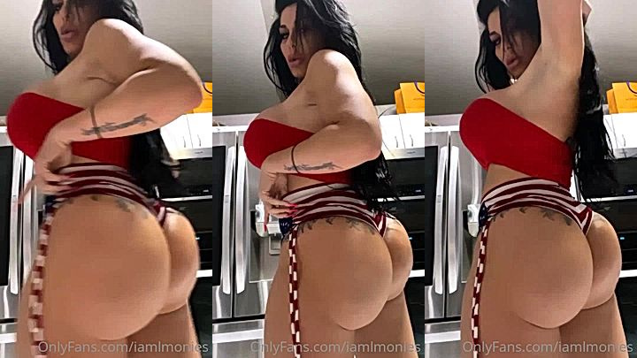 sexy onlyfans mode, Lindi Nunziato shakes big ass in the kitchen