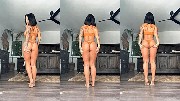 thick ass onlyfans model Kayla Lauren shows her big booty