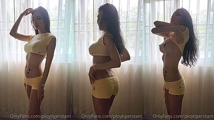 nasty video of sexy model rubs her body slowly just for you toget hard