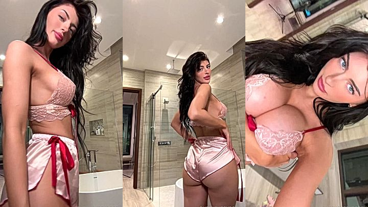 onlyfans model Queenpussybossv grabs big tits and shakes huge ass