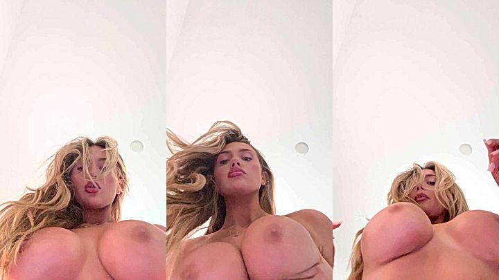 sexy onlyfans model Blairbbyxo fondels her natural big tits