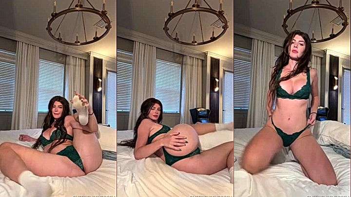 amazing chick in her nice bikini teases her subscribers leaked onlyfans video