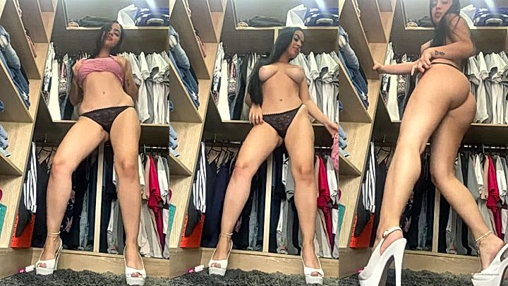 naughty obedient latina mdodel ayladeline shows her curves