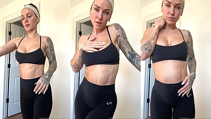 Juicy queen Kayla Lauren shows her big tits in lingerie