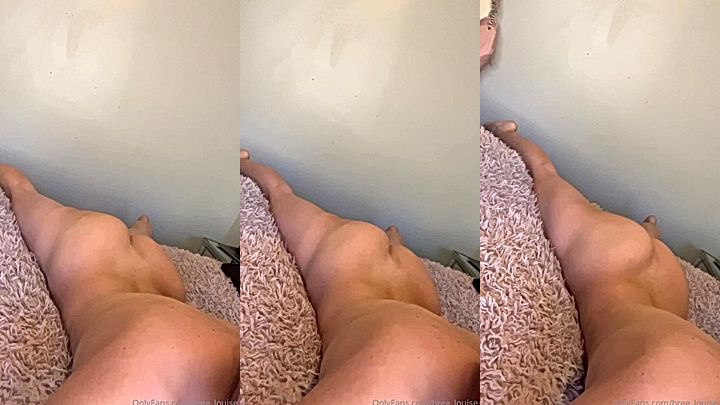 dirty hoe Bree Louise whine her bum on the bed