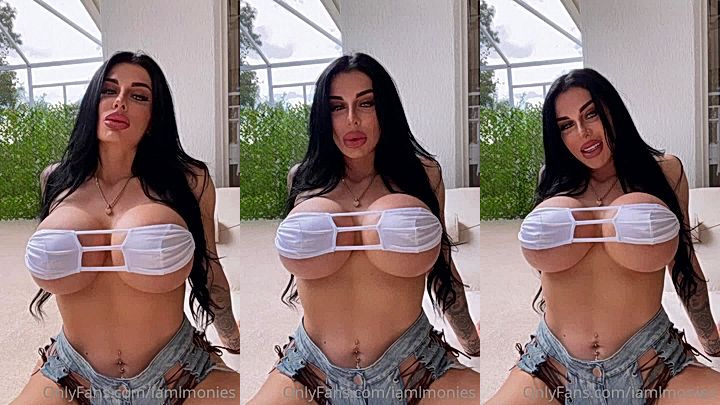 onlyfans model Lindi Nunziato shows huge tits in lingerie