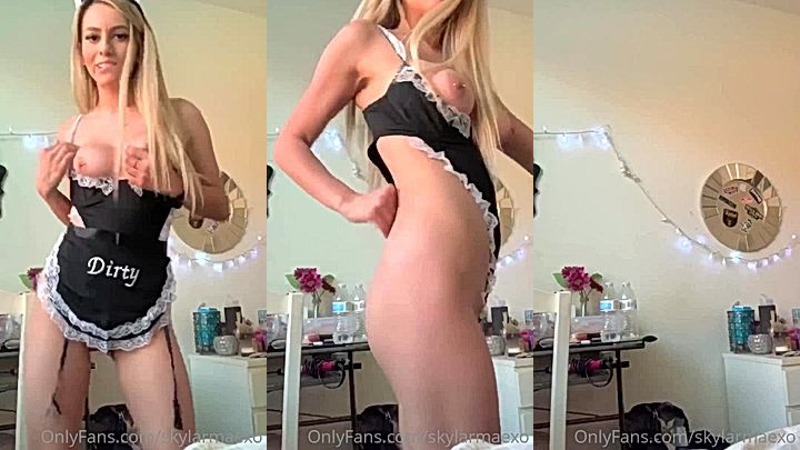 onlyfans model Skylar Mae shows her hot body in lingerie