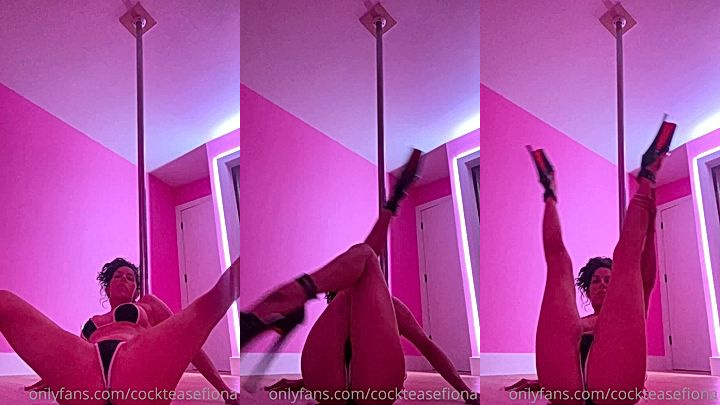 sexy onlyfand model strips and shows big booty Mama Fiona