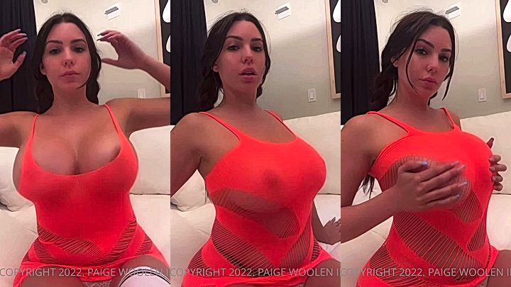 Paige Woolen in her sexy lingerie teases her subscribers with her amazing body