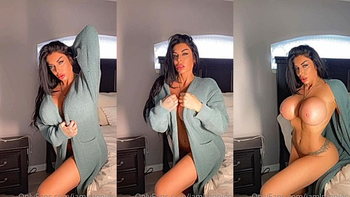 onlyfans model Lindi Nunziato takes of robe and shows big ass and huge tits