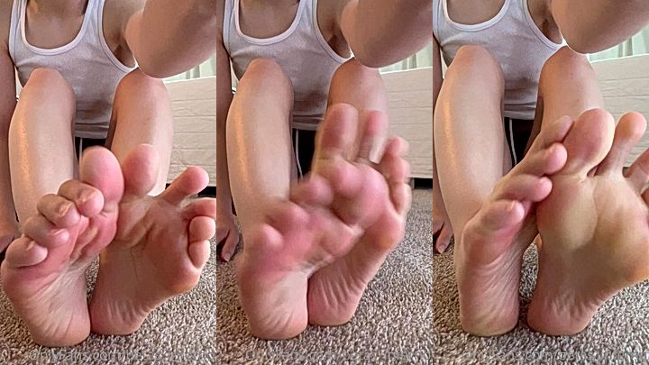 sexy model Betas Inferno wants you to suck her toes