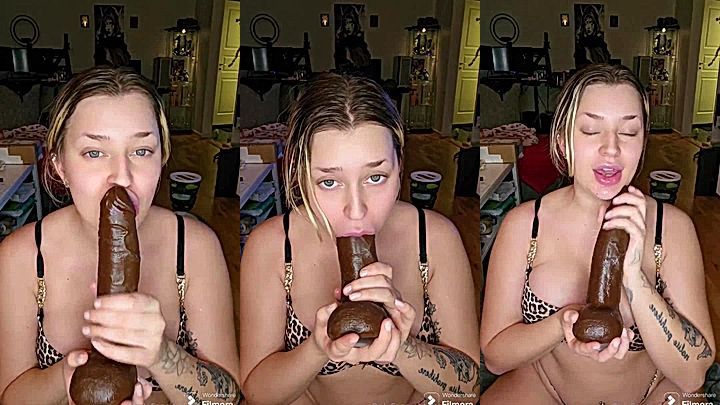 Snowmixy couldnt help but suck on a huge dildo leaked onlyfans video