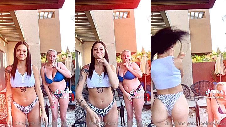 Melody foxx is having so much time with her bff