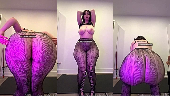 watch as i shake everything the way you like LowKeyDeadInside leaked ass tease