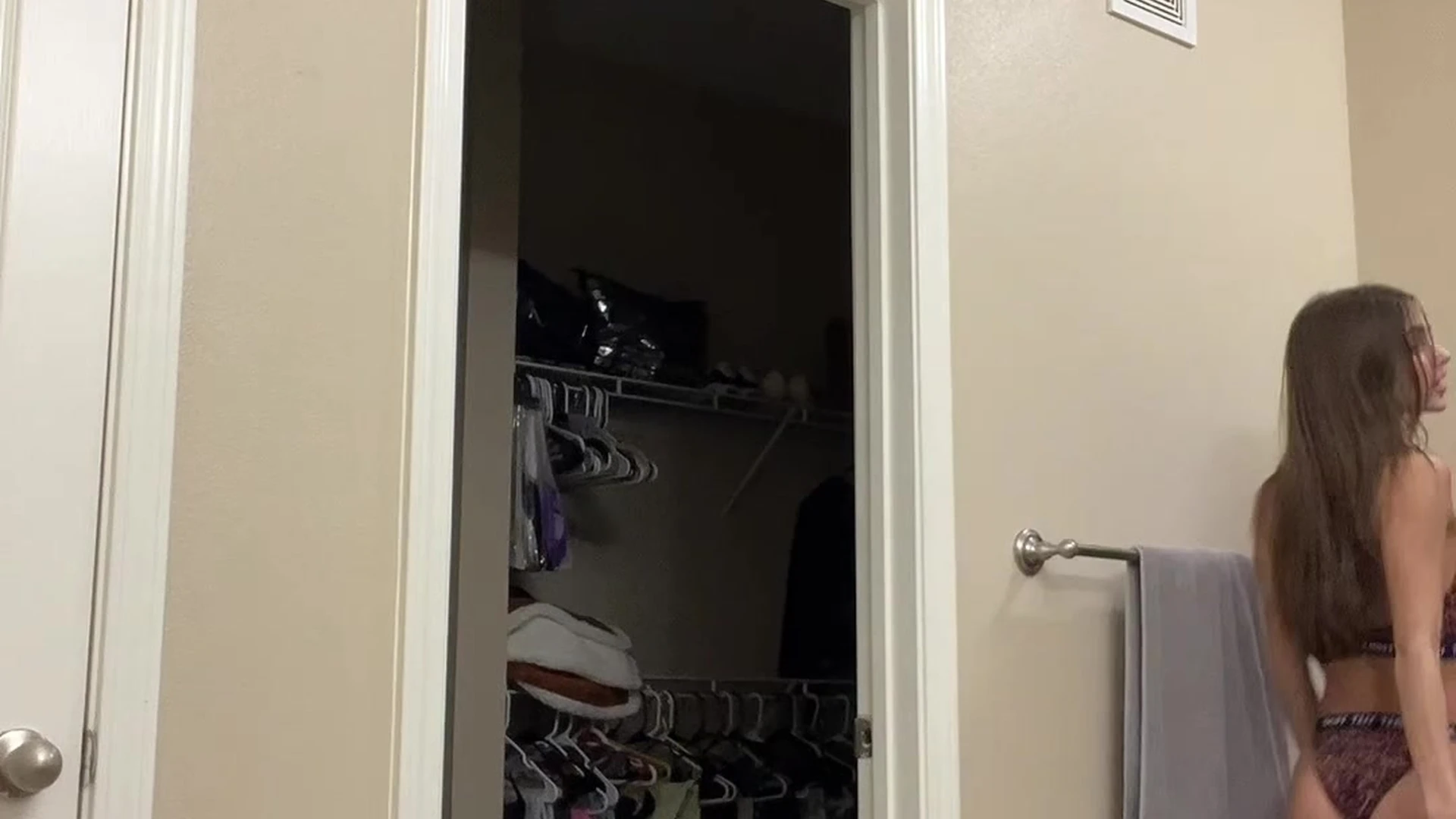 bad girl play around shaking ass Kinsley Wyatt onlyfans leak