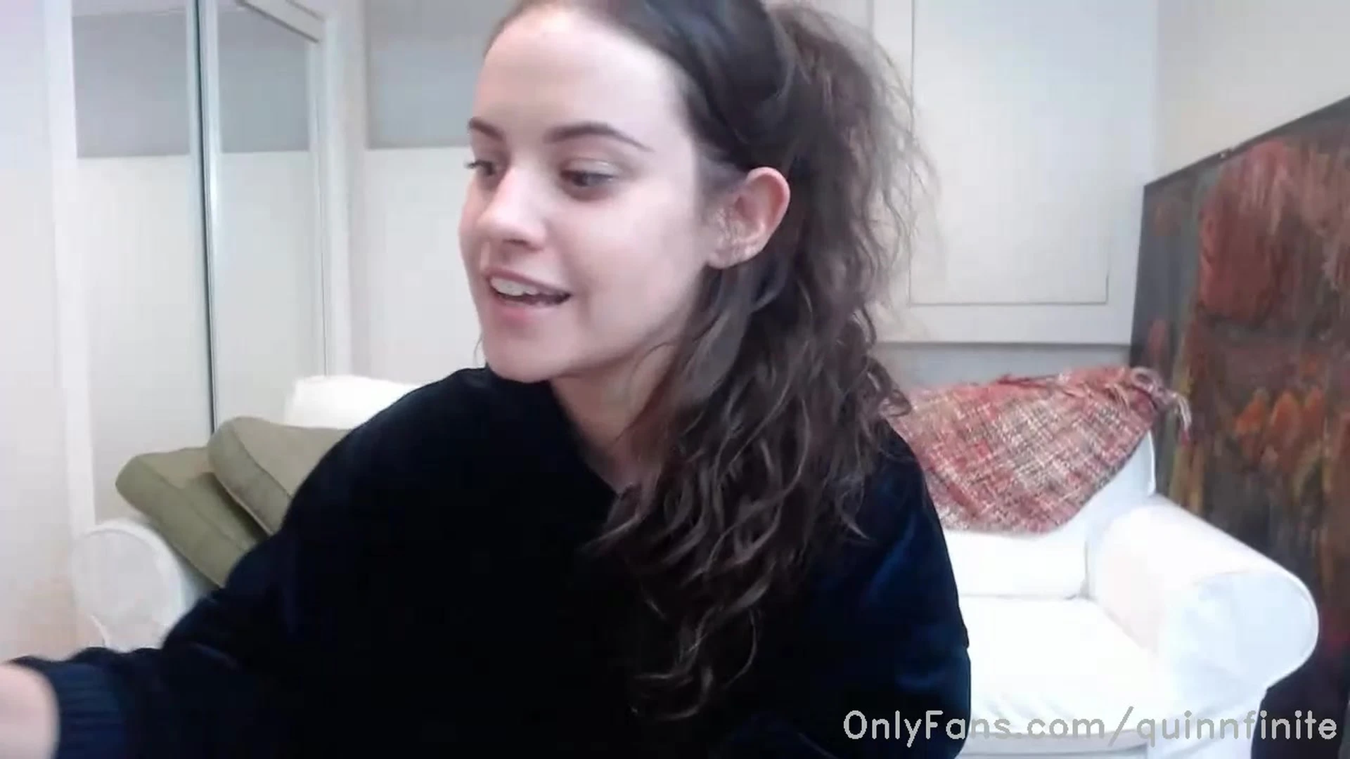hot american chick QuinnFinite takes off her clothes to masturbate really hard leaked onlyfans video