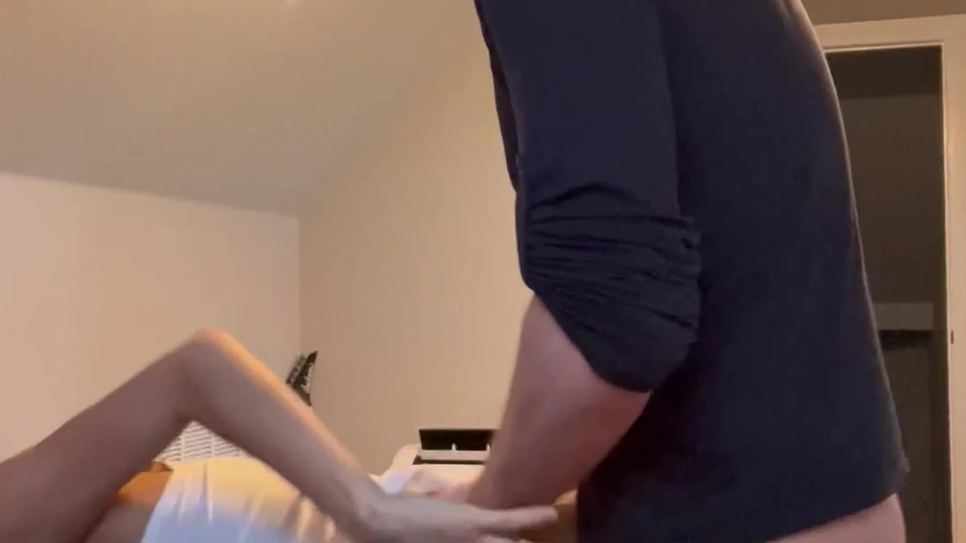 wild queen Kinsley Wyatt gets fucked in her room onlyfans leak sextape