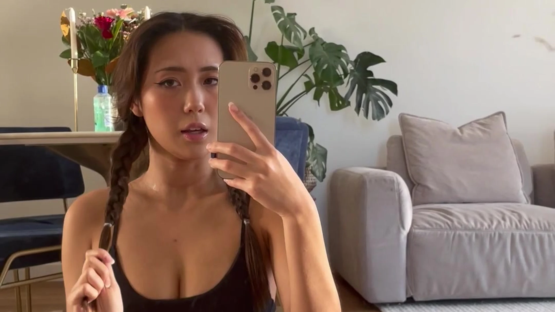 sexy model Briddy Li teases on cam onlyfans leak