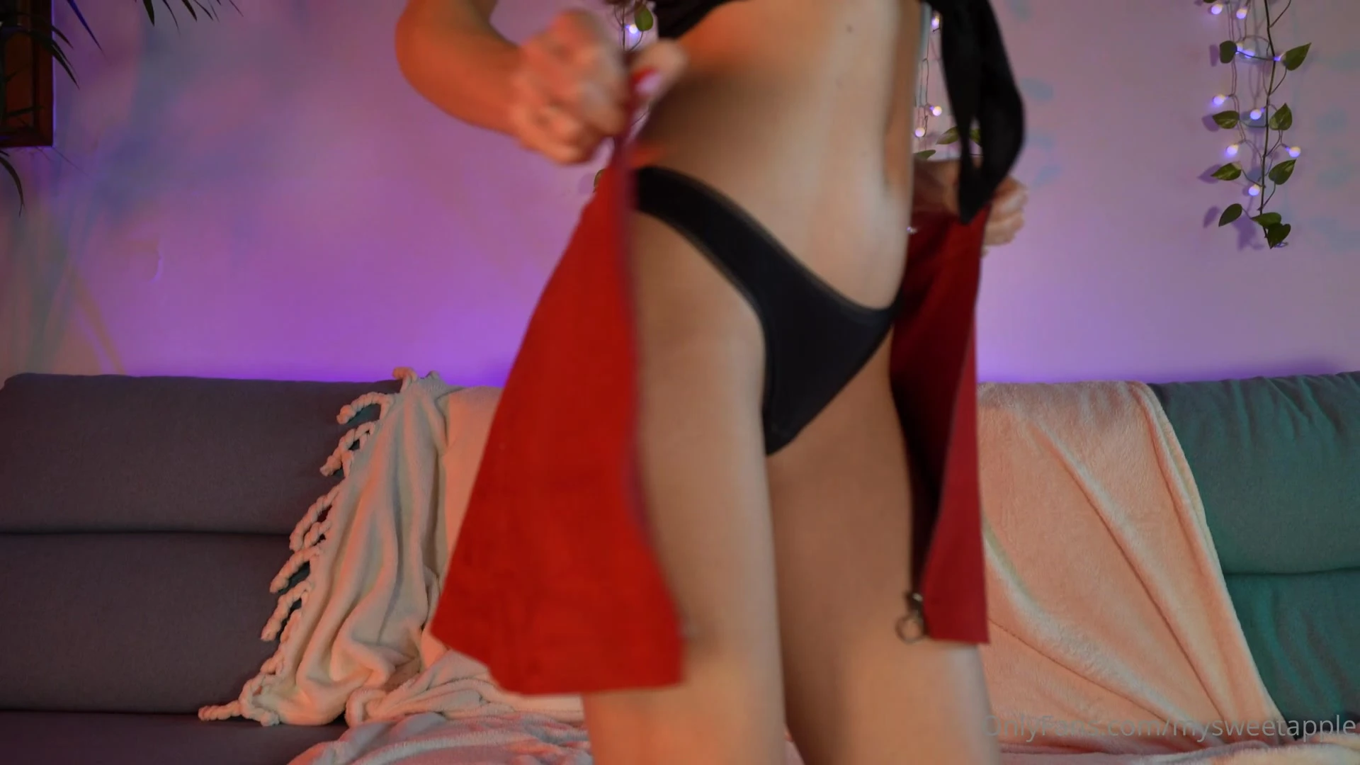 dirty OF babe MySweetApple showing off her fat ass on cam