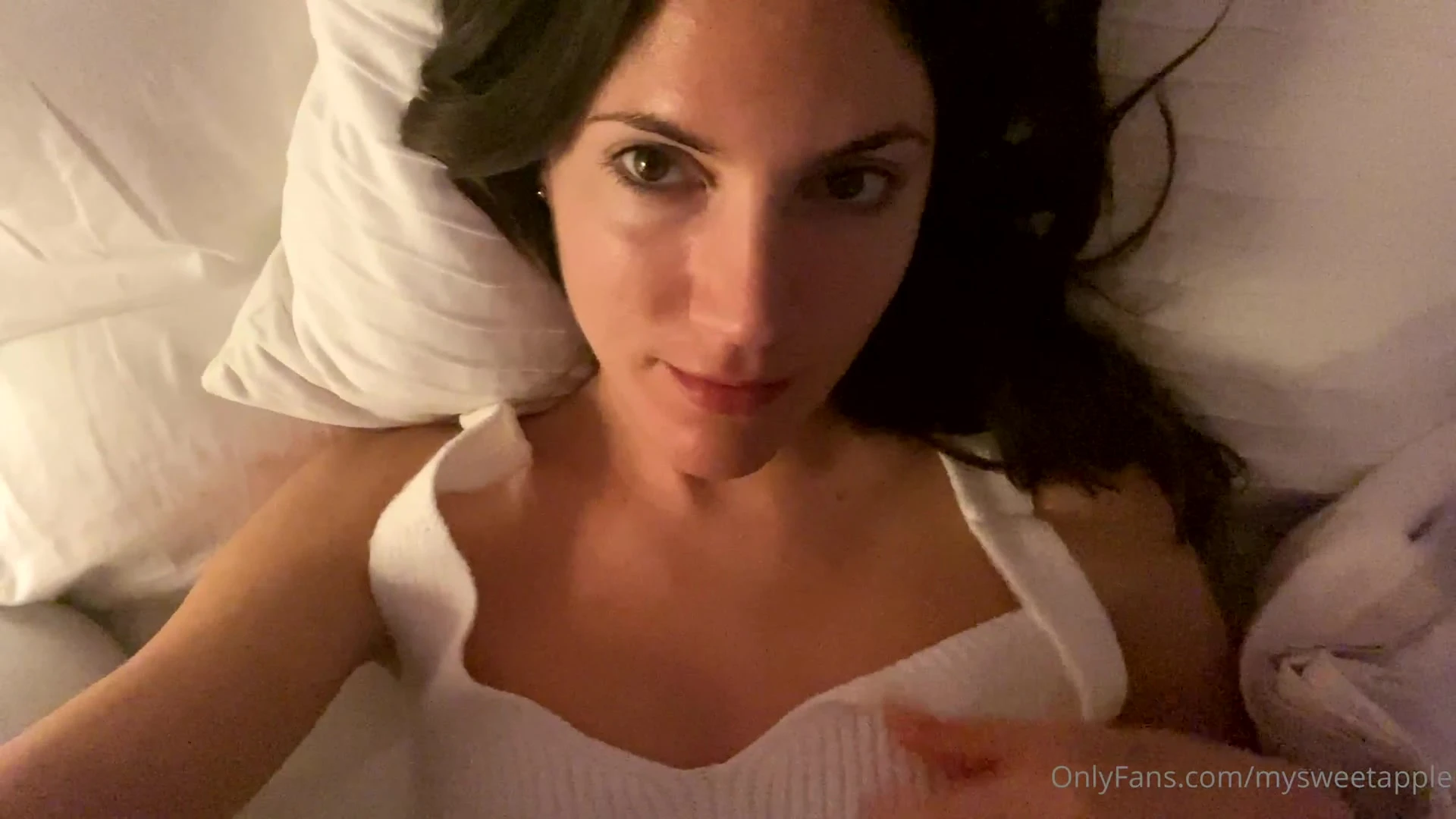 onlyfans model got her coochie fingers and sucks huge cock