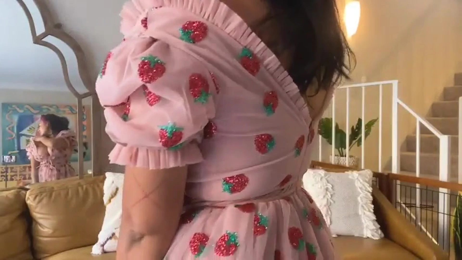 sexy busty milf Emily Cheree undress and shakes her big booty hard