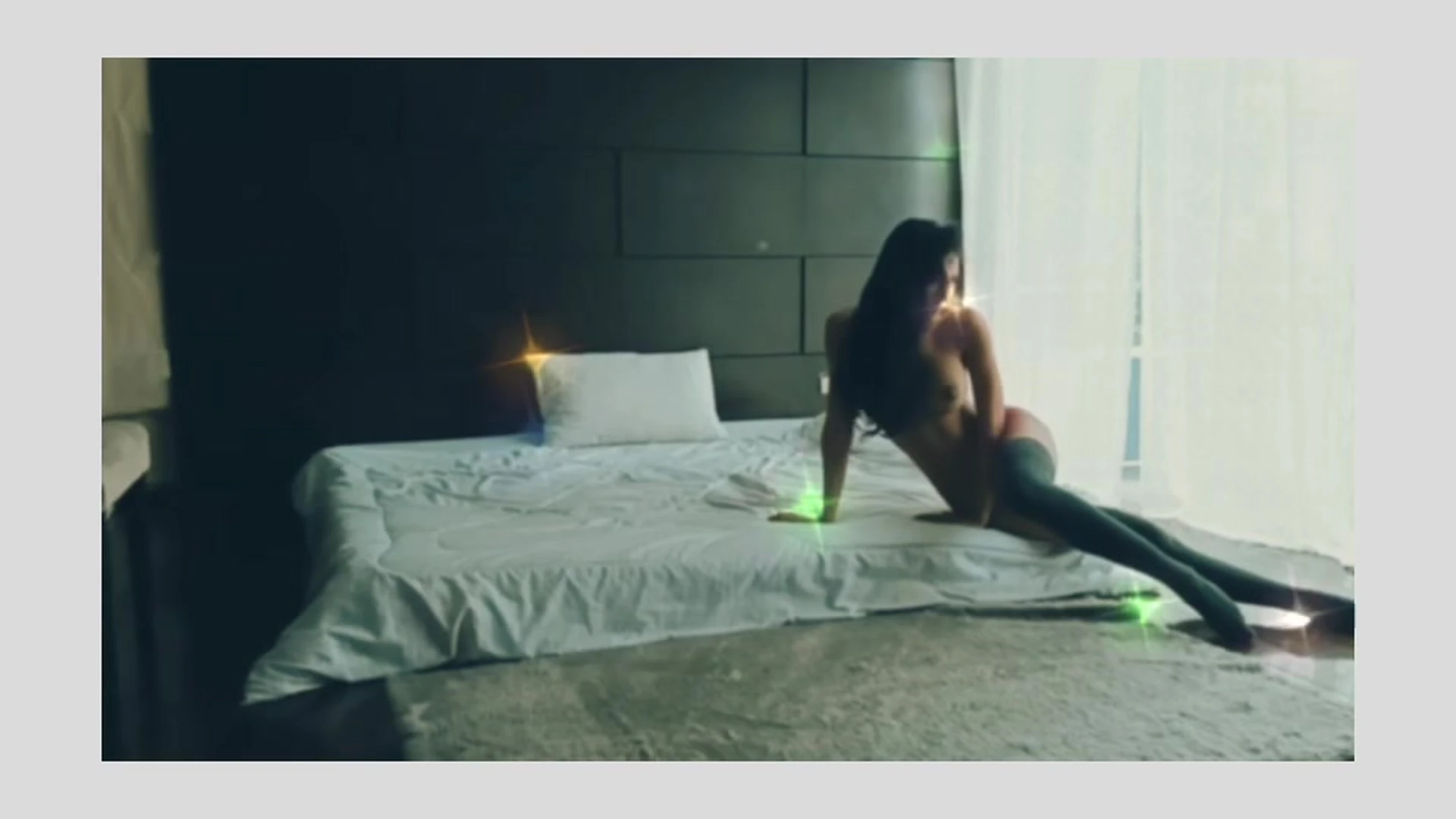 leaked onlyfans model Ploytigerstam plays on bed leaked onlyfans
