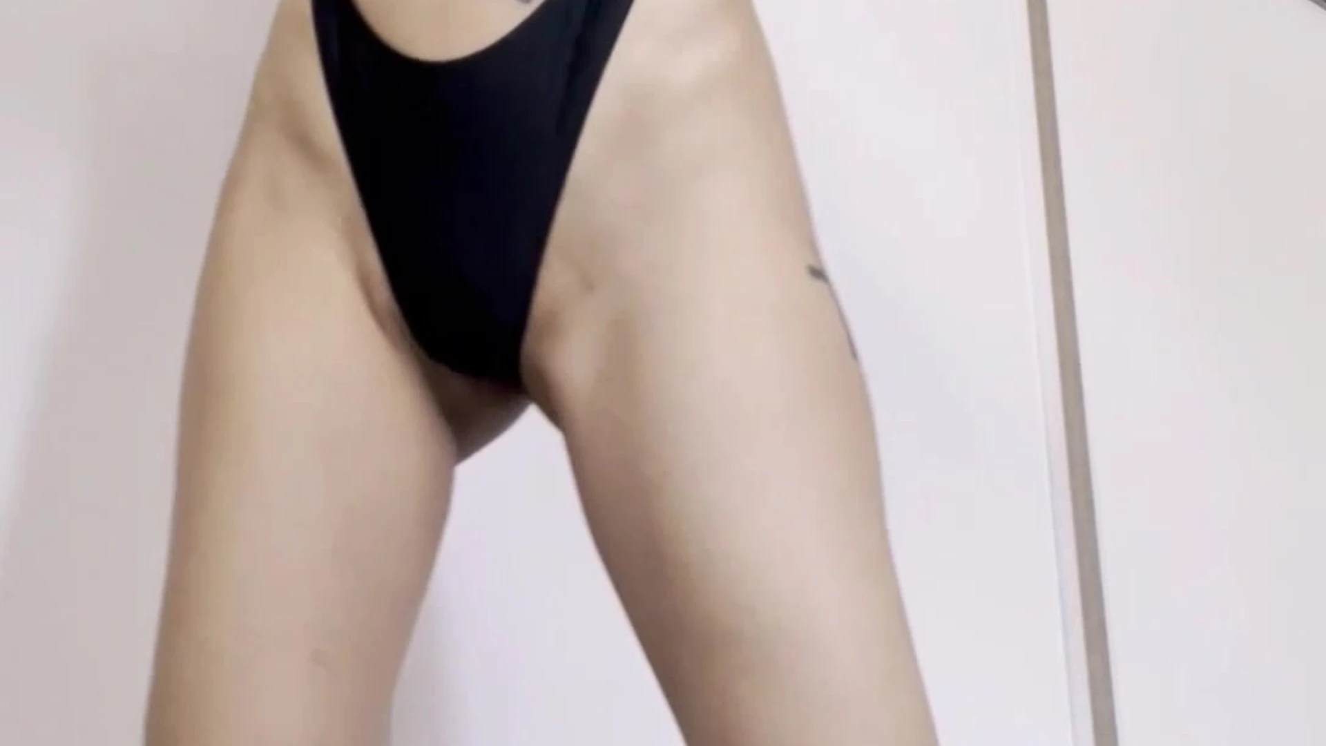 sexy babe Ploytigerstam booty teases onlyfans leak