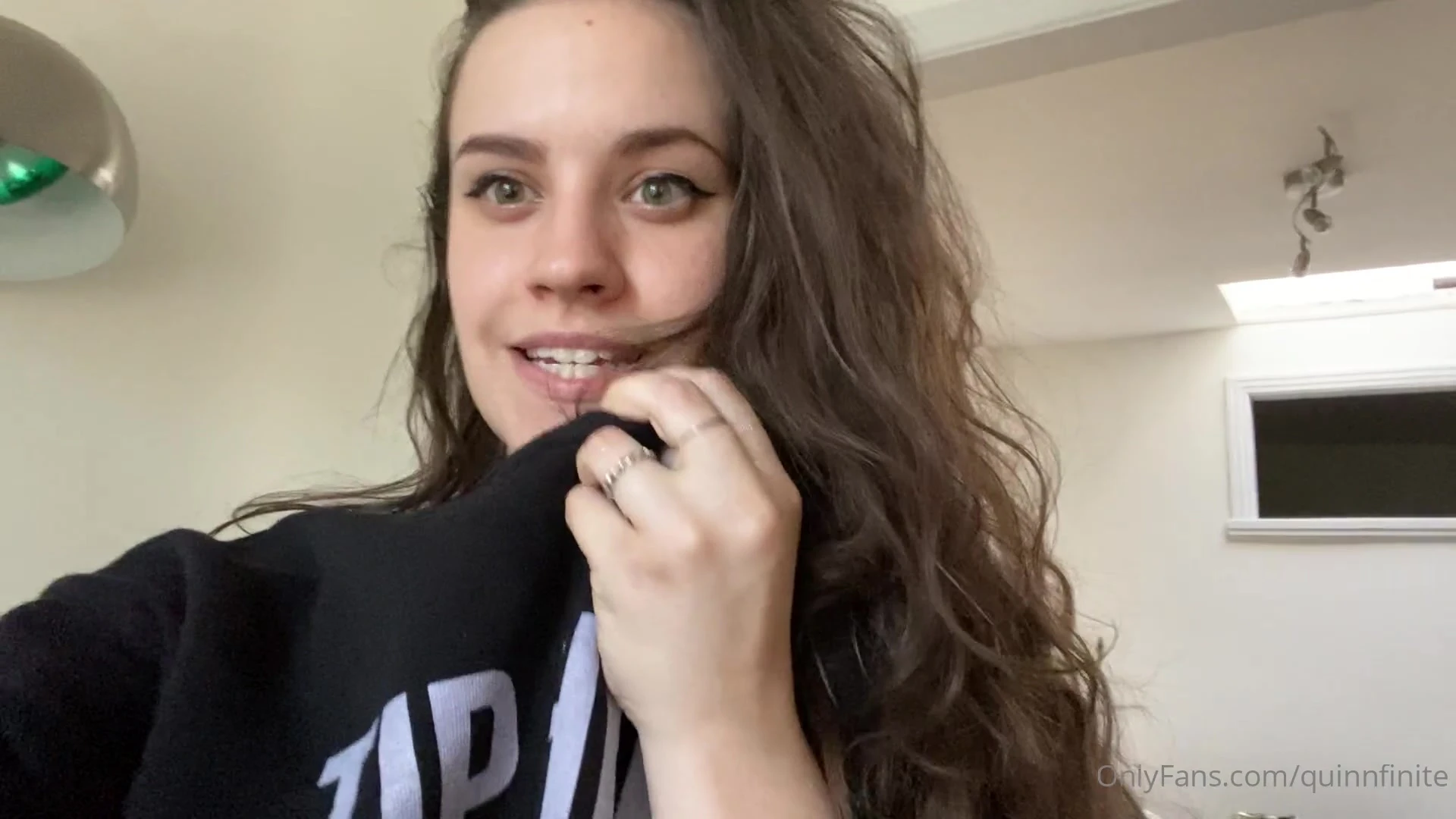 QuinnFinite strip her big tits on cam onlyfans leak